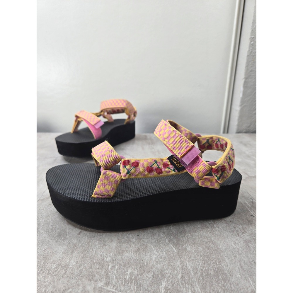 Teva Flatform Universal Cherry Checkerboard Sandals 8 Pink Yellow Platform Retro